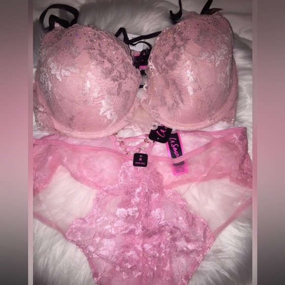 La senza bra and panty set